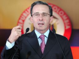 El ex presidente Uribe opina que Calderón es un ''héroe'' por combatir el narco; espera que EPN continúe con esta lucha. ARCHIVO  /