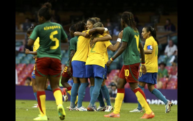 Cristiane festeja el cuarto gol brasileño con sus compañeras. REUTERS  /