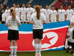 Tras el enojo inicial de las norcoreanas, se volvieron a mostrar las alineaciones de ambos equipos con la bandera correcta. AFP  /