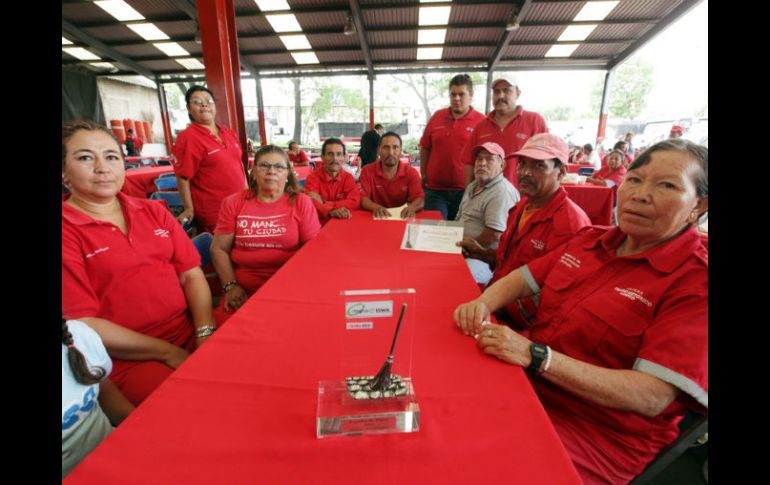 El Ayuuntamiento otorgó un reconocimiento a trabajadores de manejo de residuos.  /