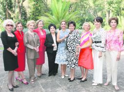 Profundas amistades. Cristina, Mary, Simone, Cuquis, Mila, Lorenza, Chela, Alicia y María de la O.  /