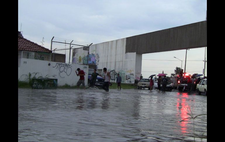 Los bomberos de Tlajomulco no reportan viviendas afectadas por la precipitación.  /