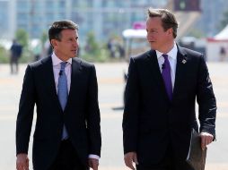 David Cameron (d) visitó el Parque Olímpico acompañado de Sebastian Coe (i), presidente del Comité Organizador de los Juegos. AP  /