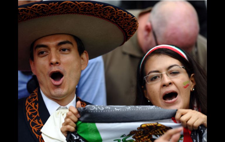 Alrededor de 30 aficionados recibieron al Tricolor. AFP  /