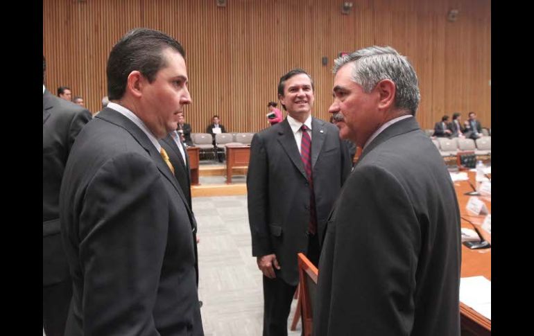 El consejero presidente del IFE, Leonardo Valdés (d) junto con el consejero electoral, Francisco Guerrero, en sesión del IFE. NTX  /