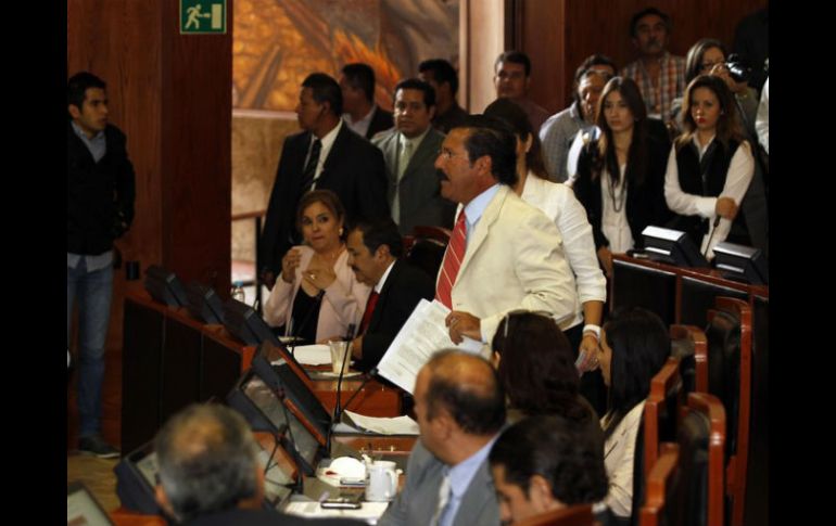 Trabajadores antepondrán recurso de queja; temen sea sacrificado su sueldo para pagar deudas de Congreso. ARCHIVO  /