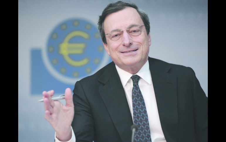 Mario Draghi habló en Londres y de inmediato provocó la baja de 50 puntos  en la prima de riesgo española.EFE  /