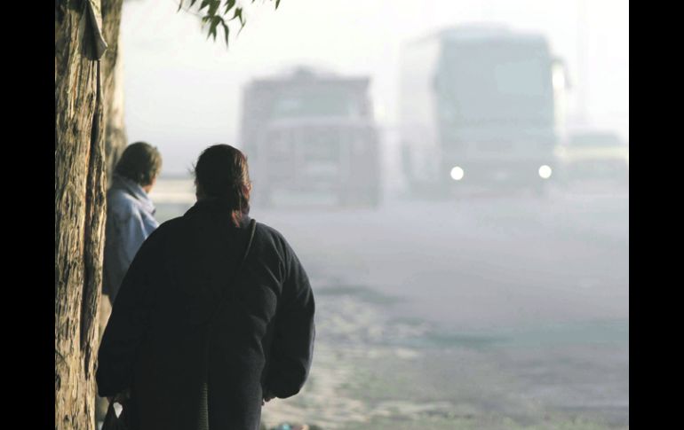 La urbe necesita un transporte público menos contaminante y con esto reducir su contribución al calentamiento global.  /