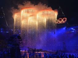 Los aros olímpicos sobre el estadio en la ceremonia inaugural. AFP  /