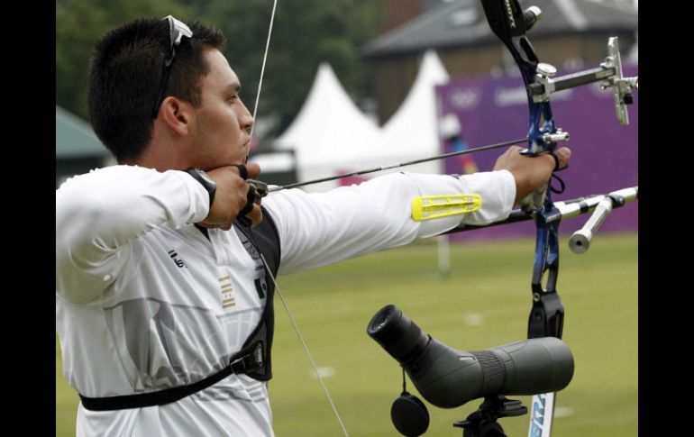 En tiro con arco competirán Luis Eduardo Vélez Sánchez y René Serrano Gutiérrez (foto).EFE  /