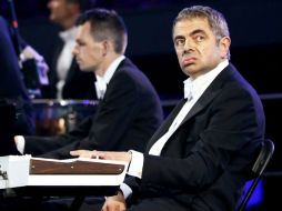 Rowan Atkinson, mejor conocido como Mr. Bean, hace de las suyas en la ceremonia de inauguración. REUTERS  /