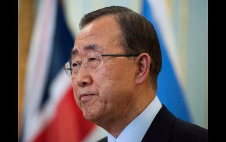 El secretario general de la ONU, Ban Ki-moon se reúne con el ministro británico de Asuntos Exteriores, William Hague. AP  /