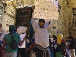 Los manifestantes se congregaron  a las afueras de Palacio de Gobierno.  /