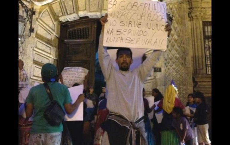 Los manifestantes se congregaron  a las afueras de Palacio de Gobierno.  /