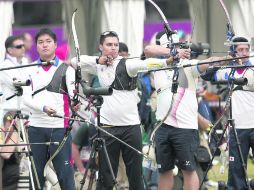 El mexicano Luis Eduardo Vélez (tercero de izquierda a derecha) fue el mejor ubicado de manera individual. NTX  /