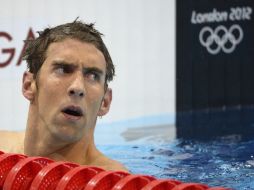 Phelps reacciona al darse cuenta de su posición en el tablero de resultados. AP  /