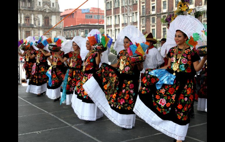 La Guelaguetza se caracteriza por sus coreografías de gran esplendor. ARCHIVO  /