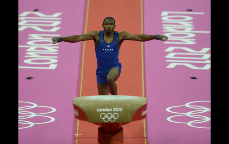 El gimnasta estadounidense John Orozco durante la prueba de salto en la competición de gimnasia masculina. EFE  /