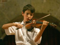 La sinfónica está integrada por niños y jóvenes, que plasmaron su virtuosismo y talento en el escenario. ARCHIVO  /