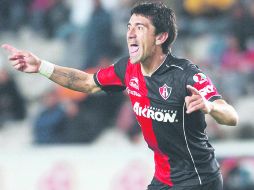 Héctor Mancilla festeja su primer gol como rojinegro y el segundo de la noche. XINHUA  /