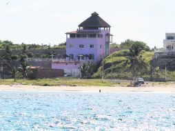 Tenacatita, en La Huerta. El Gobierno municipal recuperó el control sobre esta playa que estuvo bajo dominio privado.  /