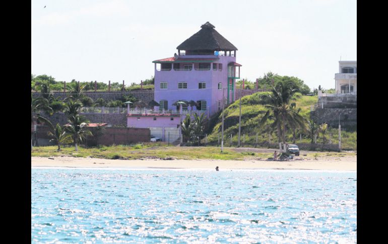 Tenacatita, en La Huerta. El Gobierno municipal recuperó el control sobre esta playa que estuvo bajo dominio privado.  /