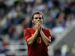 El delantero español Juan Mata se lamenta tras la eliminación de su equipo. EFE  /