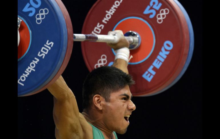 Lino Montes salió a dejar el alma y forzar la cintura en la segunda parte de la competencia. AFP  /