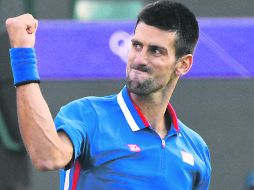 Húmeda celebración. Novak Djokovic pasó a la siguiente ronda del tenis olímpico.  AFP  /