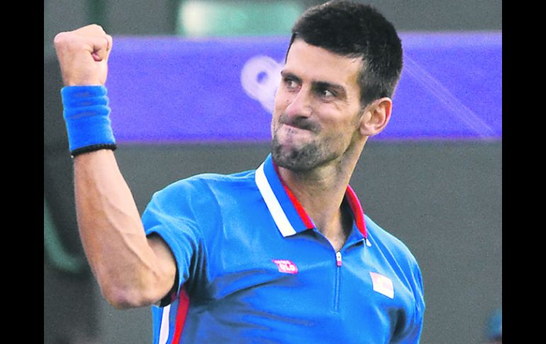 Húmeda celebración. Novak Djokovic pasó a la siguiente ronda del tenis olímpico.  AFP  /