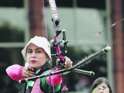 Bajo la lluvia. Aída Román lanza uno de sus tiros durante el encuentro de cuartos de final contra el equipo de Japón. NTX  /