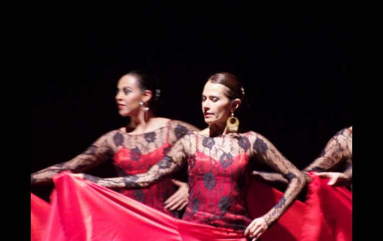 ''Le puse ´Pasiones´ precisamente por estos momentos y ´Rojo´ porque es un color que te remite al flamenco'', agregó Cosio. ESPECIAL  /