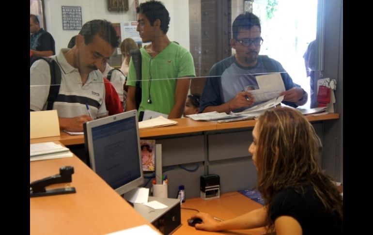 Aunque en junio y julio no se otorgan descuentos, tampoco se imponen multas. ESPECIAL  /