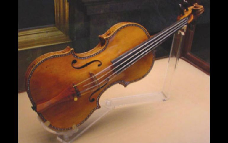 Vista del legendario violín italiano. ARCHIVO  /