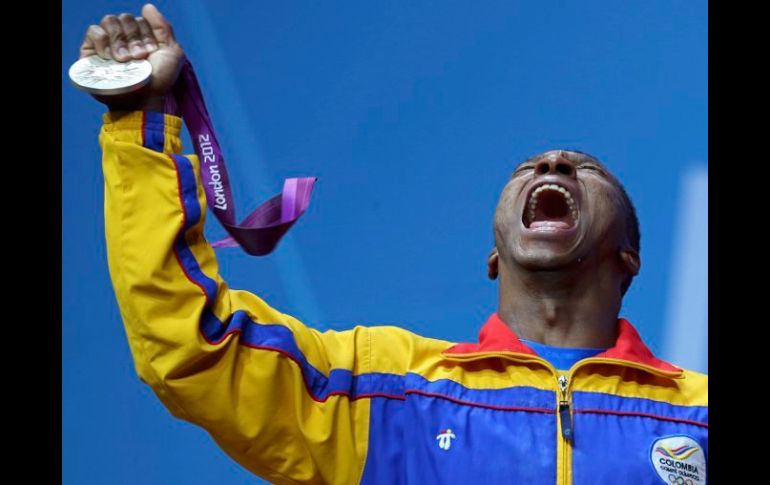 En la tercera olimpiada a la que asiste, Óscar Figueroa celebra su medalla de plata. REUTERS  /