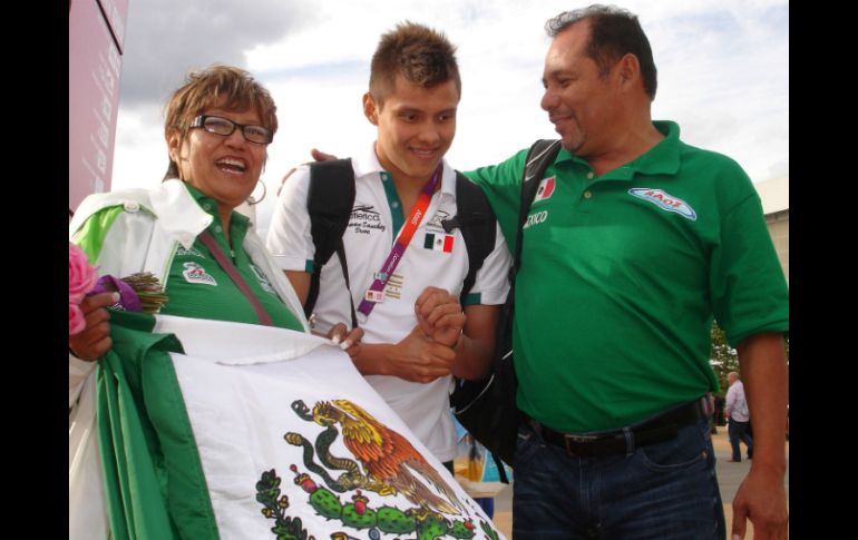 Felices, los padres de Germán Sánchez celebran el triunfo de su hijo. EL UNIVERSAL  /