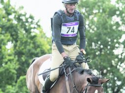 Por la hazaña. Mark Todd, a lomos de “NZB Campino” va por su tercer oro olímpico; su última medalla dorada la ganó en Seúl 88. AFP  /