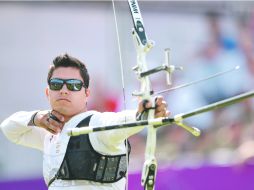 En la orilla. El tapatío Juan René Serrano cayó en la ronda de dieciseisavos de final ante el arquero británico  Larry Godfrey. AFP  /