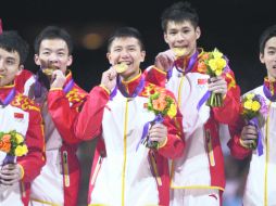 Sabor. El equipo chino celebra en el podio, tras la ceremonia de premiación en la North Greenwich Arena. REUTERS  /