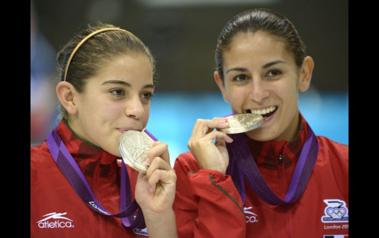 Las dos clavadistas logran la segunda medalla de plata para México en dos días de competencia. AP  /