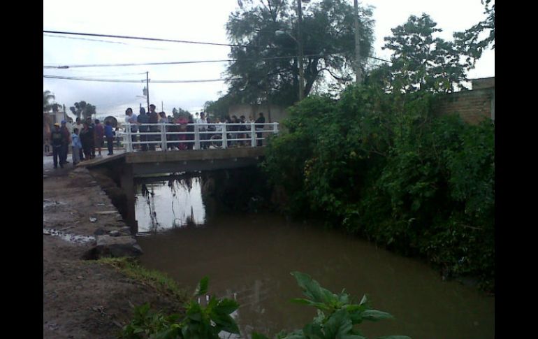 La Procuraduría estatal investiga si el hombre cayó al canal de forma accidental por la lluvia o alguna otra circunstancia.  /