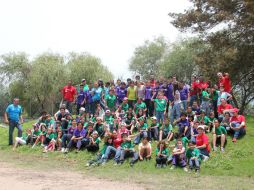 Los participantes del curso de verano para los chicos de las familias de El Informador.  /