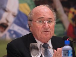 Blatter se encuentra en la capital inglesa para observar los torneos de futbol olímpico para hombres y mujeres. ARCHIVO  /