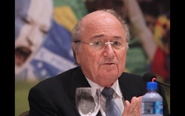 Blatter se encuentra en la capital inglesa para observar los torneos de futbol olímpico para hombres y mujeres. ARCHIVO  /