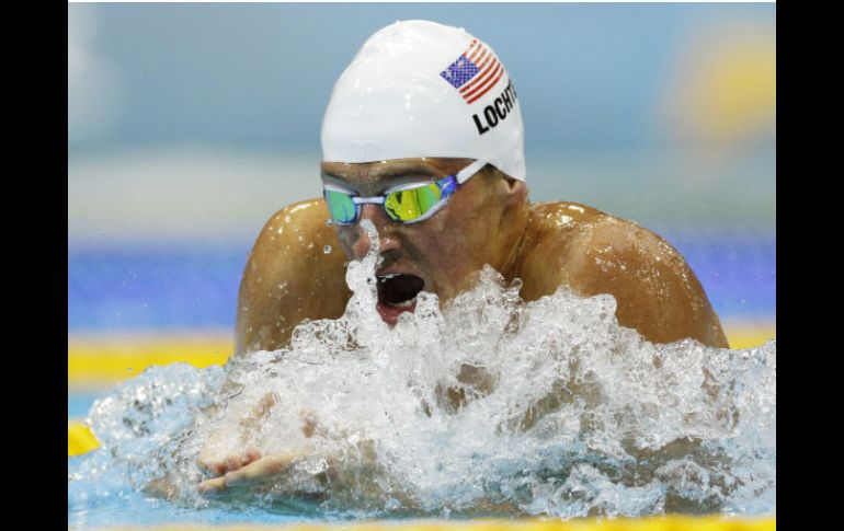 Lochte ya había nadado antes en los 200 espalda y se vio superado por su compatriota Tyler Clary. AP  /