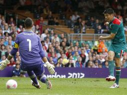 El gol de Oribe Peralta (9) representa el pase a la siguiente ronda para la escuadra azteca. EFE  /