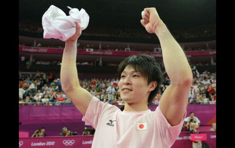 Kohei Uchimura, al momento de saber que es el mejor de la gimnasia artística varonil. AFP  /