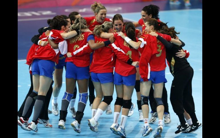 Las jugadoras de la selección española celebran su victoria ante Dinamarca. EFE  /