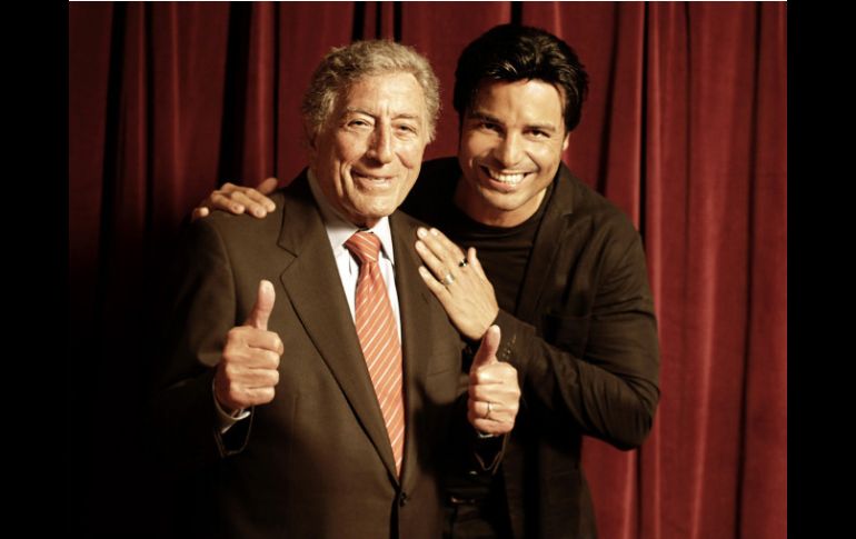 Bennett y Chayanne posan juntos para las primeras tomas del disco. AP  /