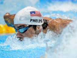 El nadador continúa haciendo historia y alargando la marca histórica de medallas olímpicas. XINHUA  /